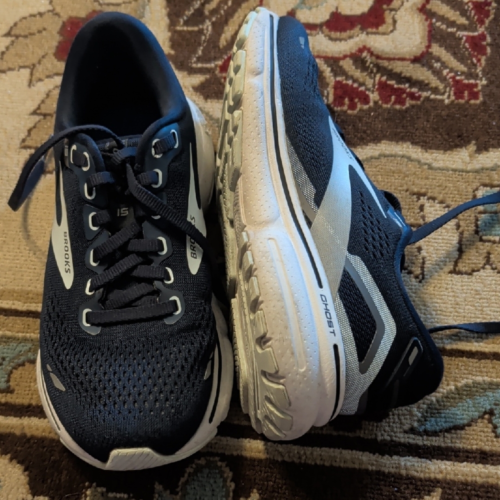 Brooks Women's Running Shoes - Navy and White